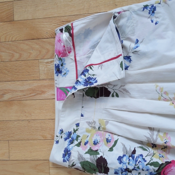 Joules Floral Skirt, Size 4, Cream and Floral, Lined, Pockets, Pleats - Picture 4 of 6